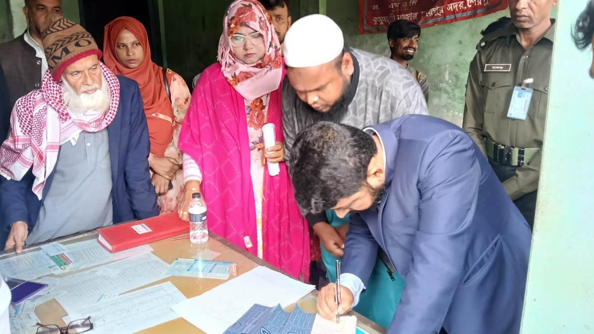 শেরপুরে বেশি মূল্যে সার বিক্রি করায় ডিলারকে ৫০ হাজার টাকা জরিমানা