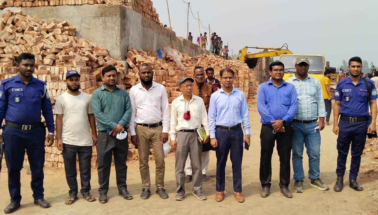 শেরপুরে আরও ২টি অবৈধ ইটভাটা ভেঙে দিল ভ্রাম্যমাণ আদালত