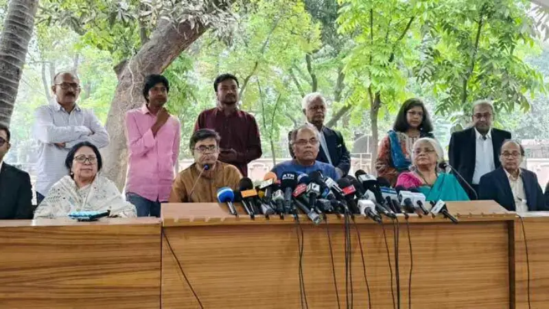 প্রধান উপদেষ্টার কাছে প্রতিবেদন জমা দিয়েছে গণমাধ্যম সংস্কার কমিশন