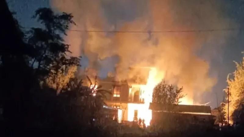 বিক্ষোভে উত্তাল ভারত, বিজেপি নেতার বাড়িতে আগুন দিলো জনতা