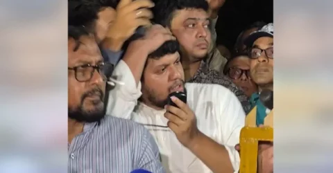 উপদেষ্টা মাহফুজের মাথায় বোতল নিক্ষেপ