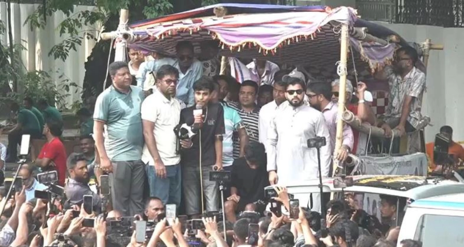 ৪৮ ঘণ্টা আলটিমেটাম দিয়ে আন্দোলন স্থগিতের ঘোষণা ইশরাকের