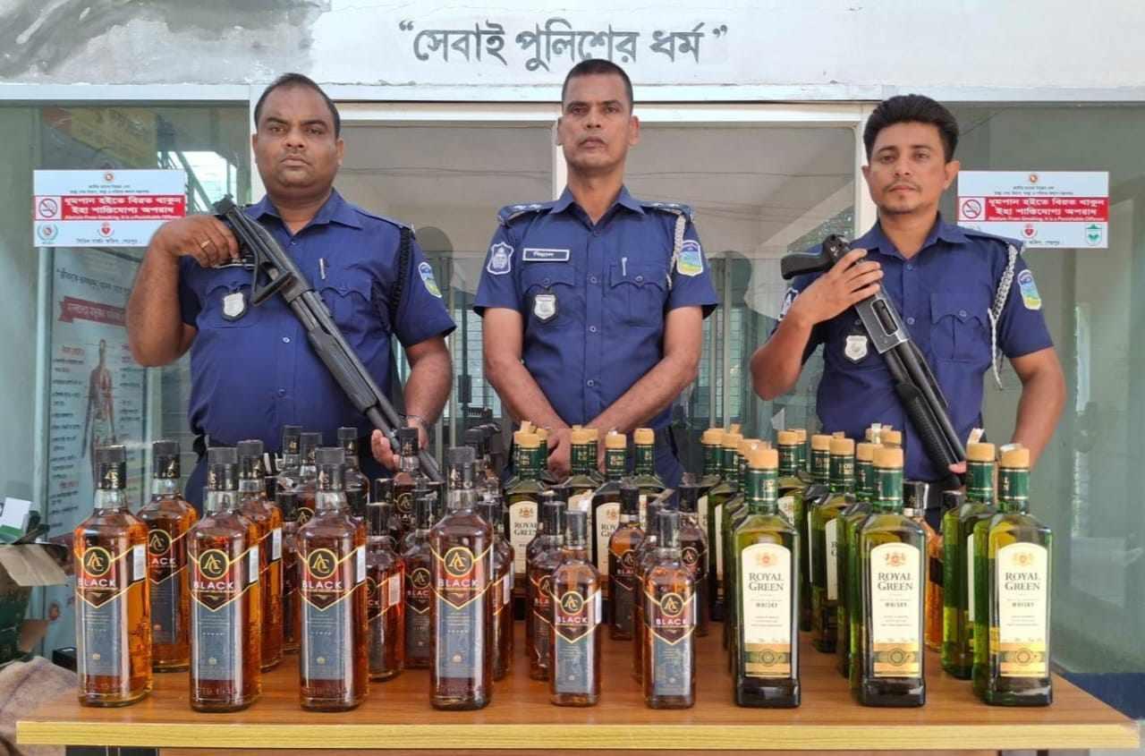 নালিতাবাড়ীতে ৬০ বোতল ভারতীয় মদসহ পিকআপ আটক