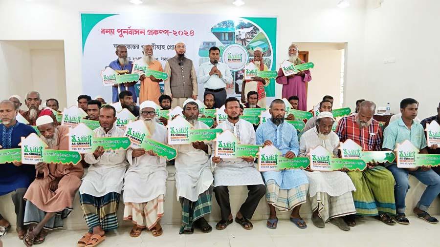ঝিনাইগাতীতে আস-সুন্নাহ ফাউন্ডেশনের অর্থায়নে ১০৫টি পরিবারের মাঝে নতুন ঘর হস্তান্তর
