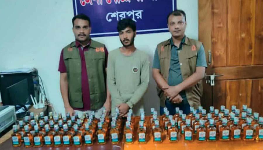 নালিতাবাড়ীতে ডিবি পুলিশের অভিযানে ভারতীয় মদসহ গ্রেফতার ১