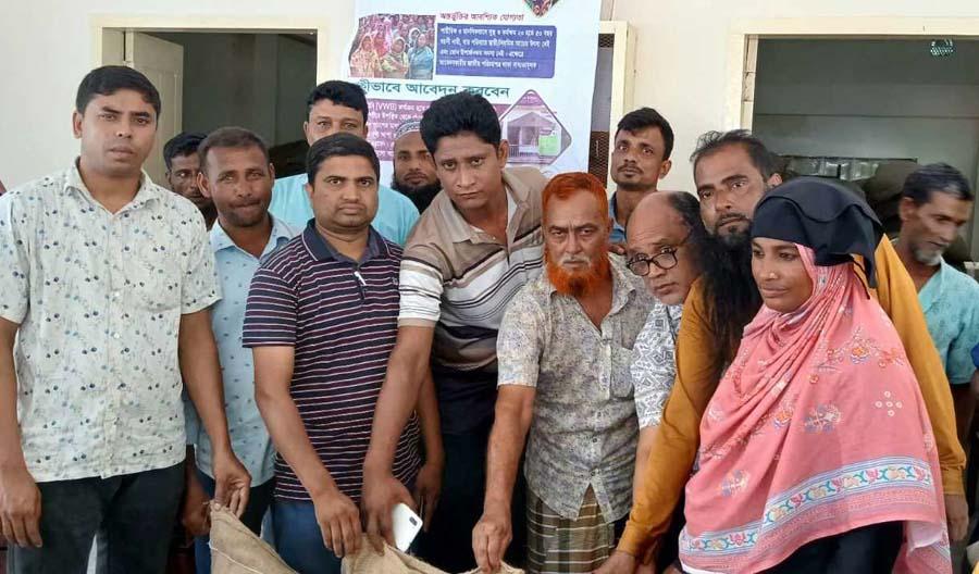 নকলাায় ভিডব্লিউবি কর্মসূচির চাল বিতরণ