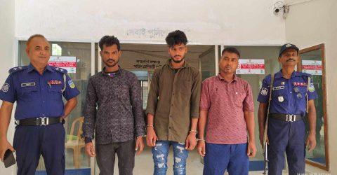 নালিতাবাড়ী সীমান্তে ৩ বাংলাদেশী আটক
