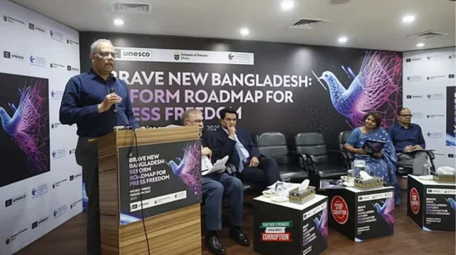 এখনো সাংবাদিকদের বিরুদ্ধে হত্যা মামলা হচ্ছে : কামাল আহমেদ