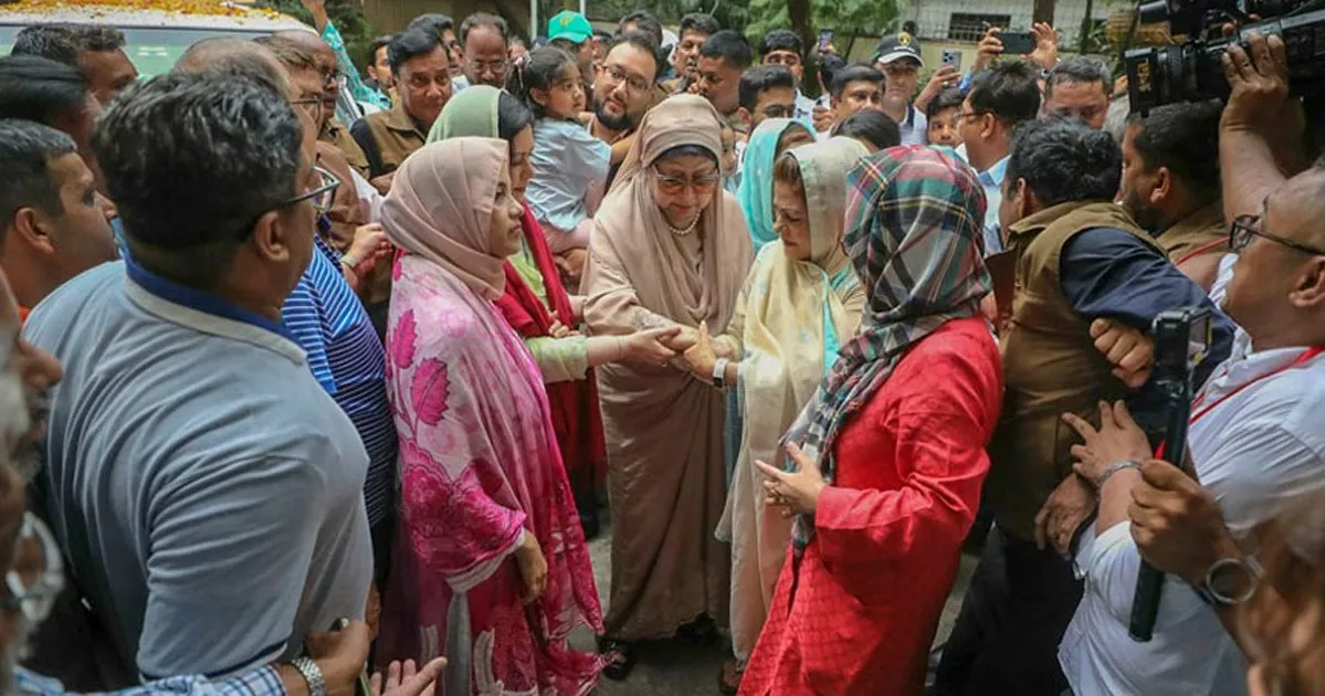 ফিরোজায় পৌঁছেছেন খালেদা জিয়া