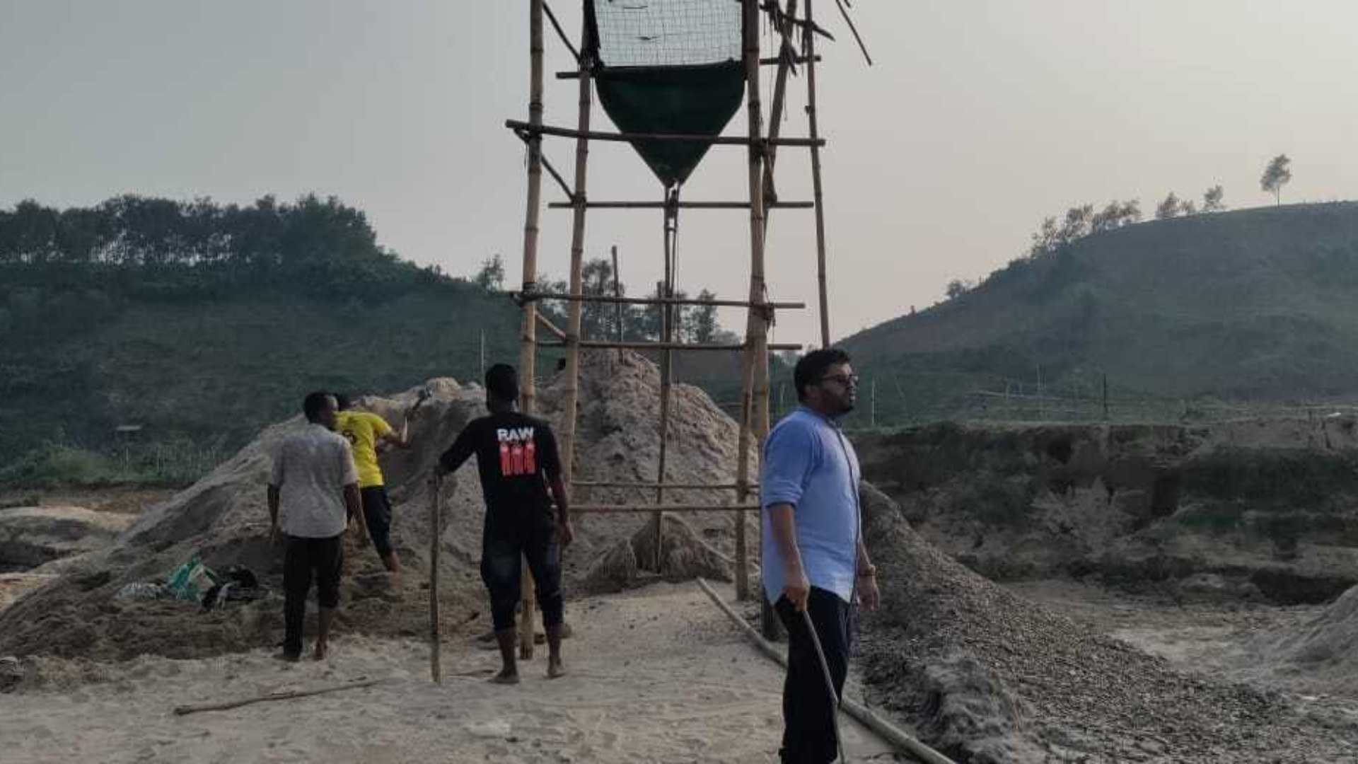 শ্রীবরদীতে অবৈধ বালু উত্তোলন ঠেকাতে ভ্রাম্যমাণ আদালতের অভিযান