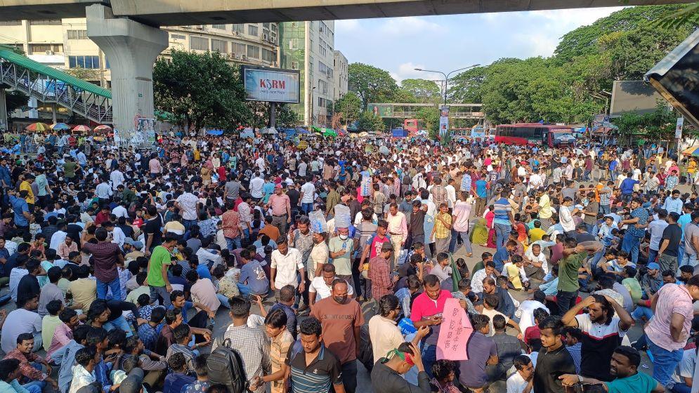 সাম্য হত্যা মামলার তদন্তে গাফিলতির প্রতিবাদে শাহবাগ মোড় অবরোধ করল ছাত্রদল