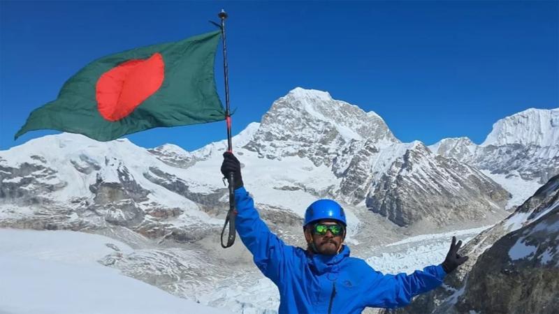সপ্তম বাংলাদেশি হিসেবে এভারেস্ট জয় করলেন ইকরামুল হাসান শাকিল
