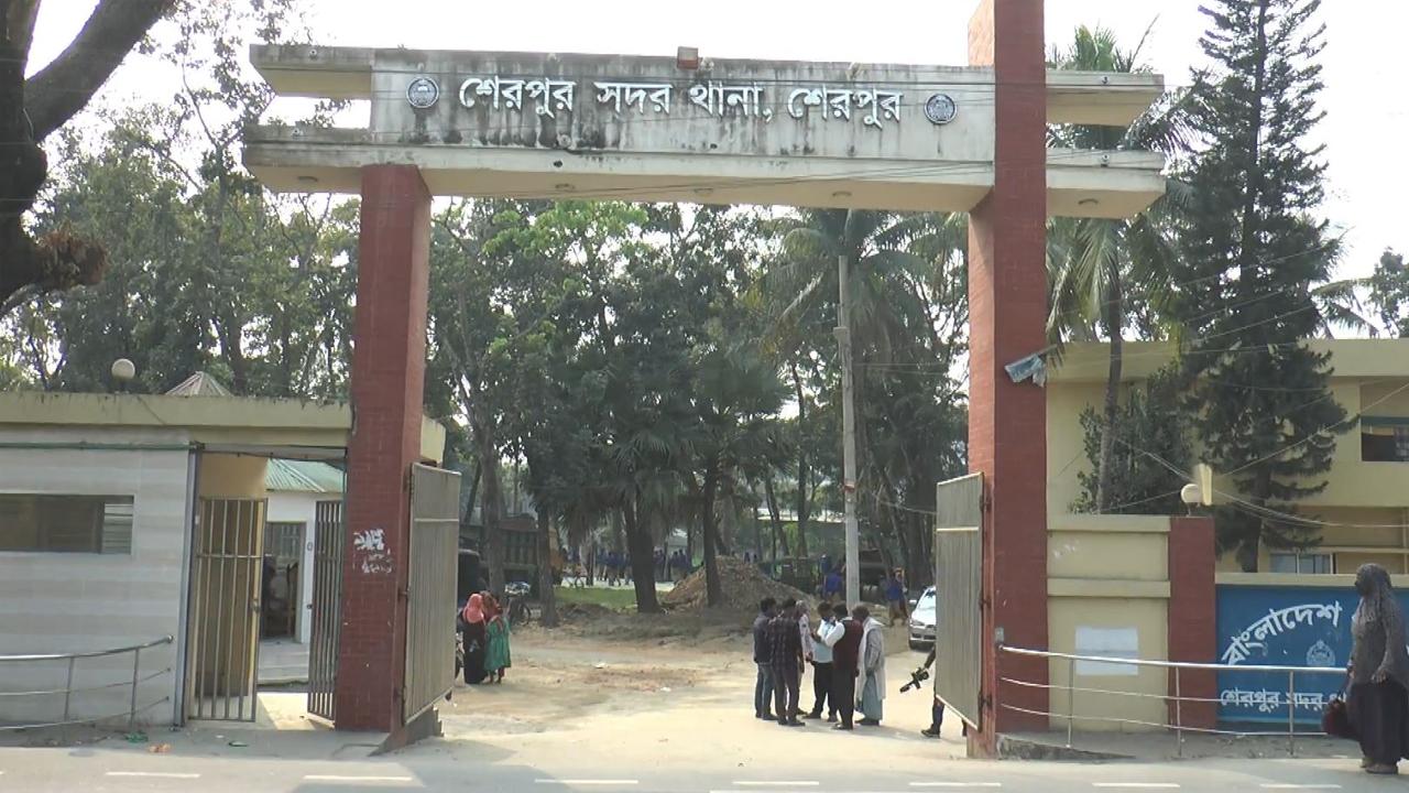 শেরপুরে গাছে ঝুলন্ত অবস্থায় কৃষকের মরদেহ উদ্ধার