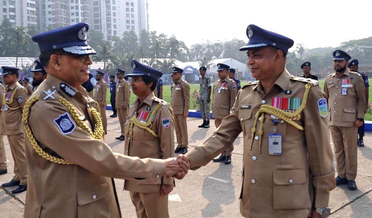 আইজিপি ব্যাজ পেলেন শেরপুরের পুলিশ সুপার আমিনুল ইসলাম