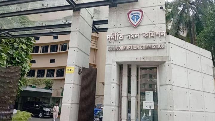 সাবেক ১৩ সেনা কর্মকর্তার বিরুদ্ধে অনুসন্ধানে দুদক