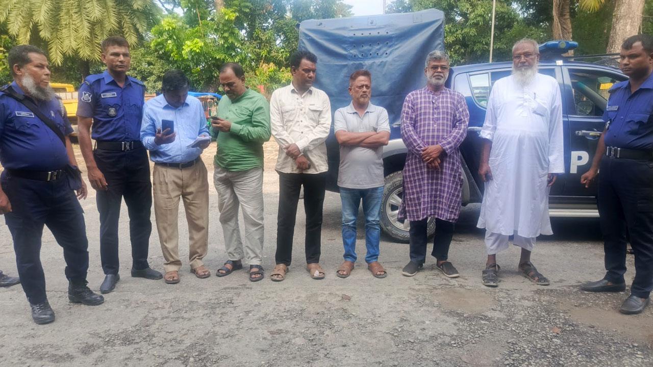 গাইবান্ধায় আইন শৃঙ্খলা সভা শেষে একসঙ্গে ৬ ইউপি চেয়ারম্যান আটক
