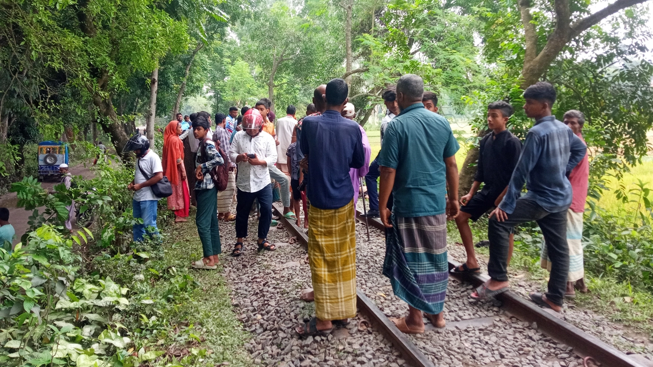 সরিষাবাড়ীতে রেললাইনে পড়ে থাকা হাত-পা কাটা মরদেহ উদ্ধার