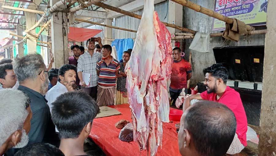 নালিতাবাড়ীতে মৃতপ্রায় গরু জবাই করায় ১৫ হাজার টাকা জরিমানা