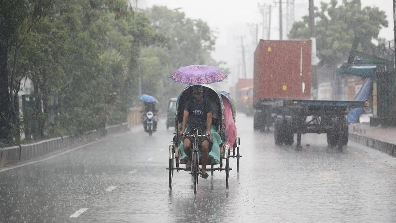 ঢাকায় হালকা থেকে মাঝারি বৃষ্টির আভাস, কমবে তাপমাত্রা