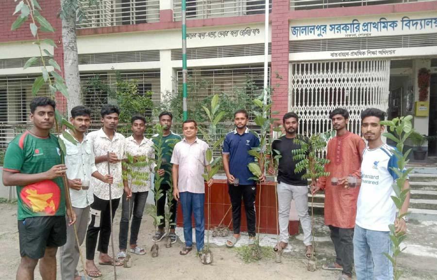 নকলায় সাবেক শিক্ষার্থীদের উদ্যোগে বৃক্ষ রোপণ