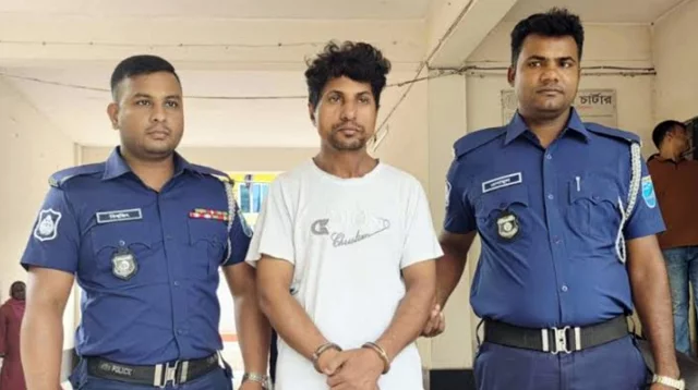 ফতুল্লায় ৪ স্কুলছাত্রীকে আটকে রেখে ধর্ষণের অভিযোগে শিক্ষক গ্রেপ্তার