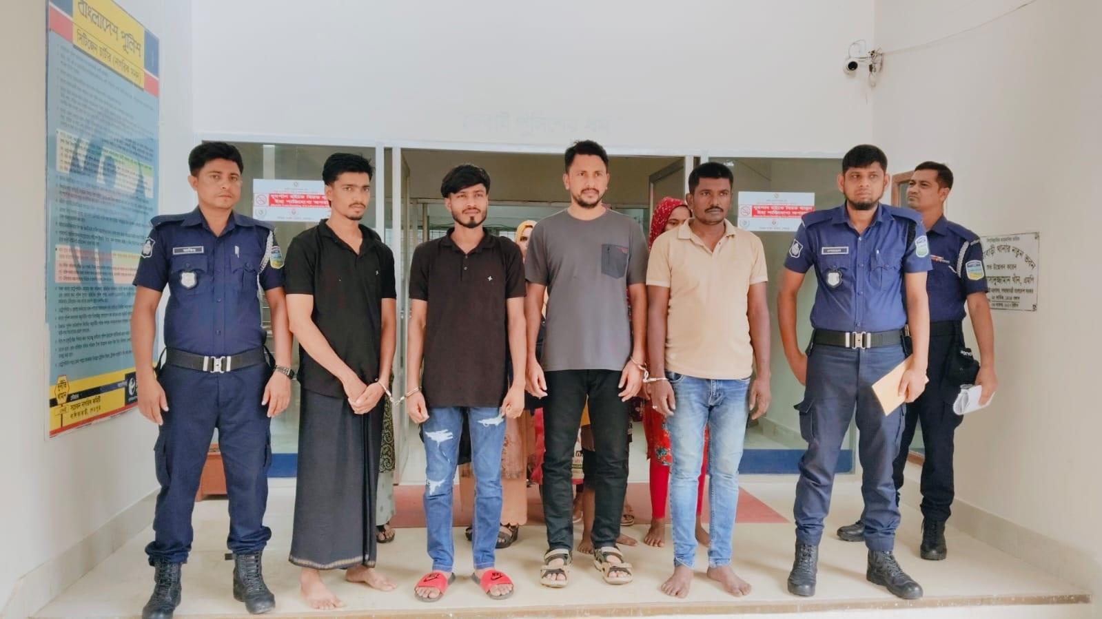 ভারত থেকে বাংলাদেশে অনুপ্রবেশ, নারী ও শিশুসহ ১১ বাংলাদেশি গ্রেফতার
