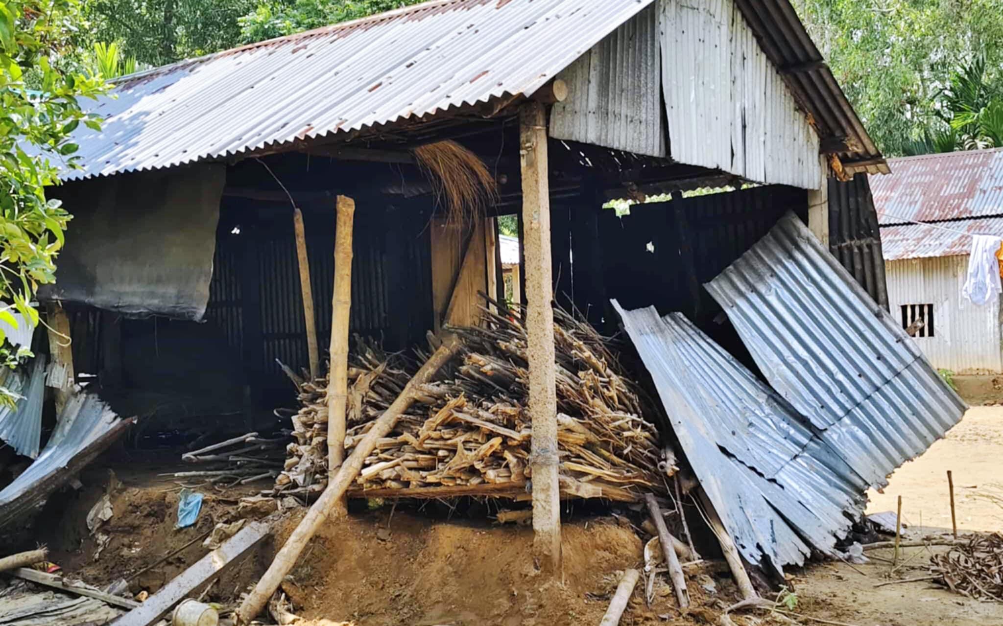 নালিতাবাড়ীতে বন্যহাতির তান্ডবে ঘরবাড়ি তছনছ