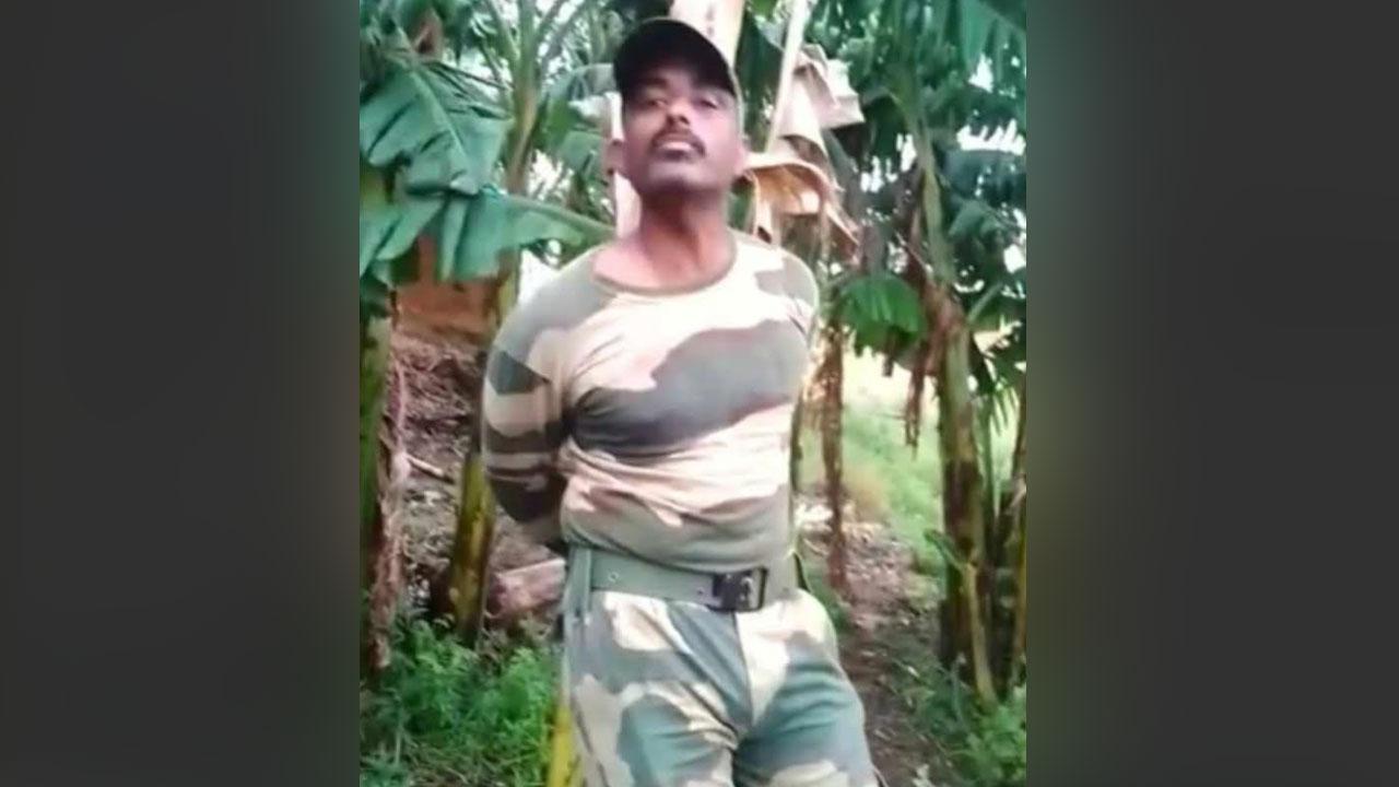 চাঁপাইনবাবগঞ্জ সীমান্তে গ্রামবাসীর হাতে বিএসএফ সদস্য আটক