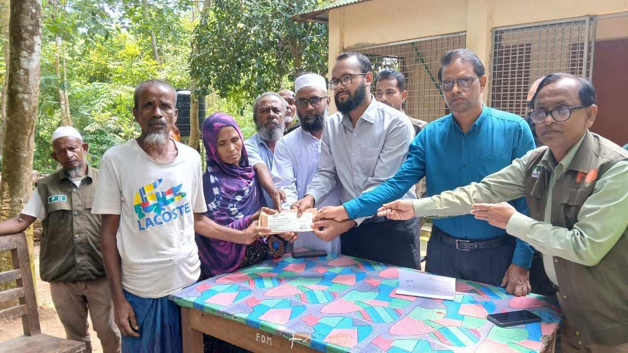 নালিতাবাড়ীতে বন্যহাতি আক্রমনে নিহত পরিবারকে চেক প্রদান