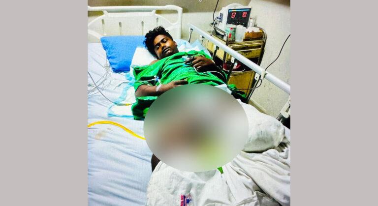 নকলা স্কুলপড়ুয়া ছেলের কাটা পা নিয়ে দ্বারে দ্বারে ঘুরছেন বাবা