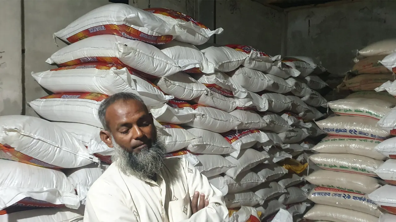 ইসলামপুরে ব্যবসায়ীর গোডাউন থেকে ২০৬ বস্তা সরকারি চাল উদ্ধার
