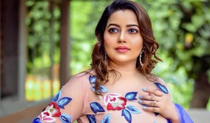 ৬ বছরের দাম্পত্যের ইতি টানলেন সংগীতশিল্পী কনা