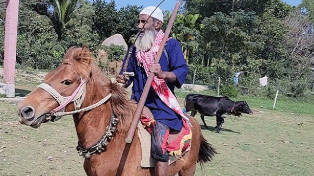 সেই গোরখোদক মনু মিয়া মারা গেছেন