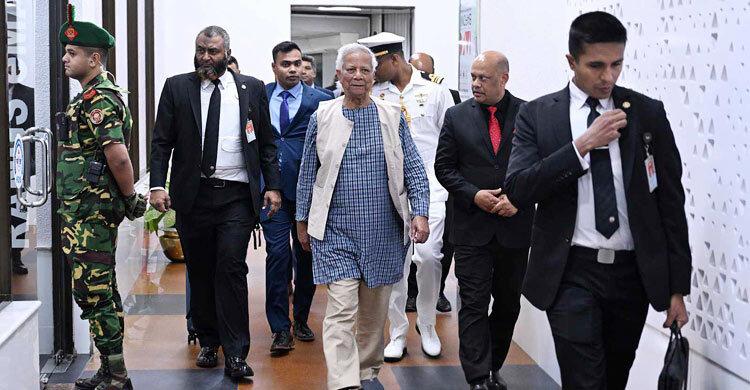 দেশে ফিরেছেন প্রধান উপদেষ্টা