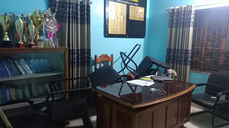 থানায় হামলা চালিয়ে দুই আসামি ছিনতাই, পুলিশসহ আহত অন্তত ২৫