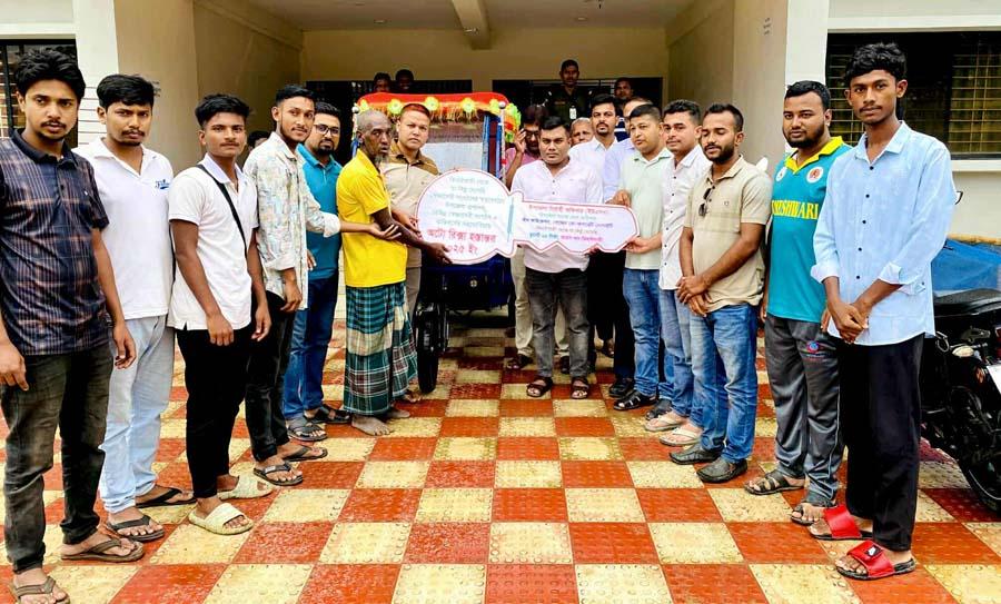 ঝিনাইগাতী থেকে যা কিছু দেখেছি’ স্বেচ্ছাসেবী সংগঠনের উদ্যোগে প্রতিবন্ধী রফিকুল পেলেন অটোরিকশা