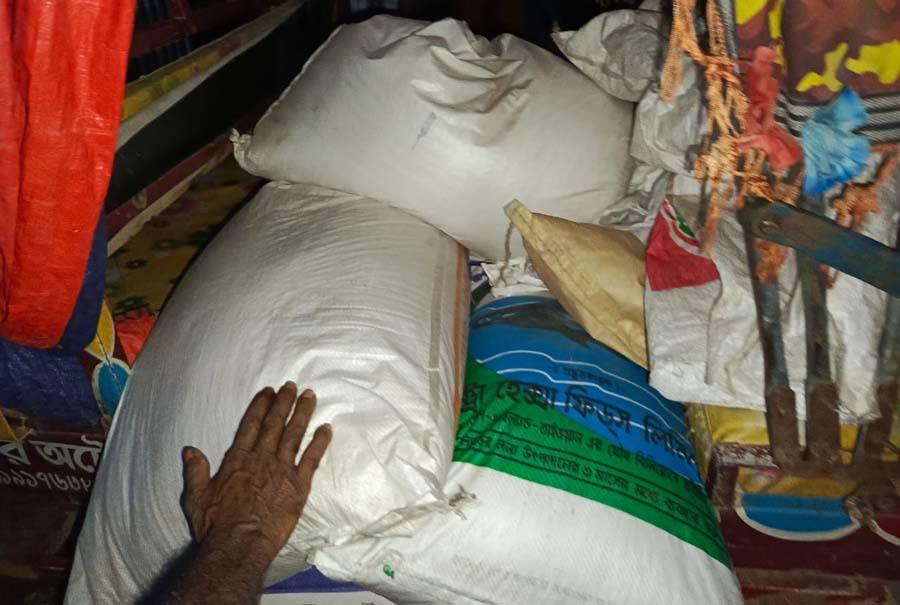 নালিতাবাড়ীতে টিসিবির ১৯ বস্তা চাল জব্দ