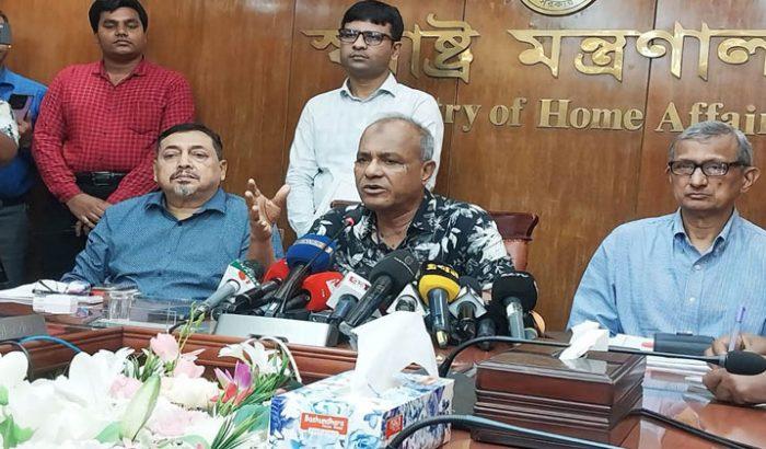 গোপালগঞ্জের ঘটনায় গণগ্রেপ্তার হচ্ছে না : স্বরাষ্ট্র উপদেষ্টা