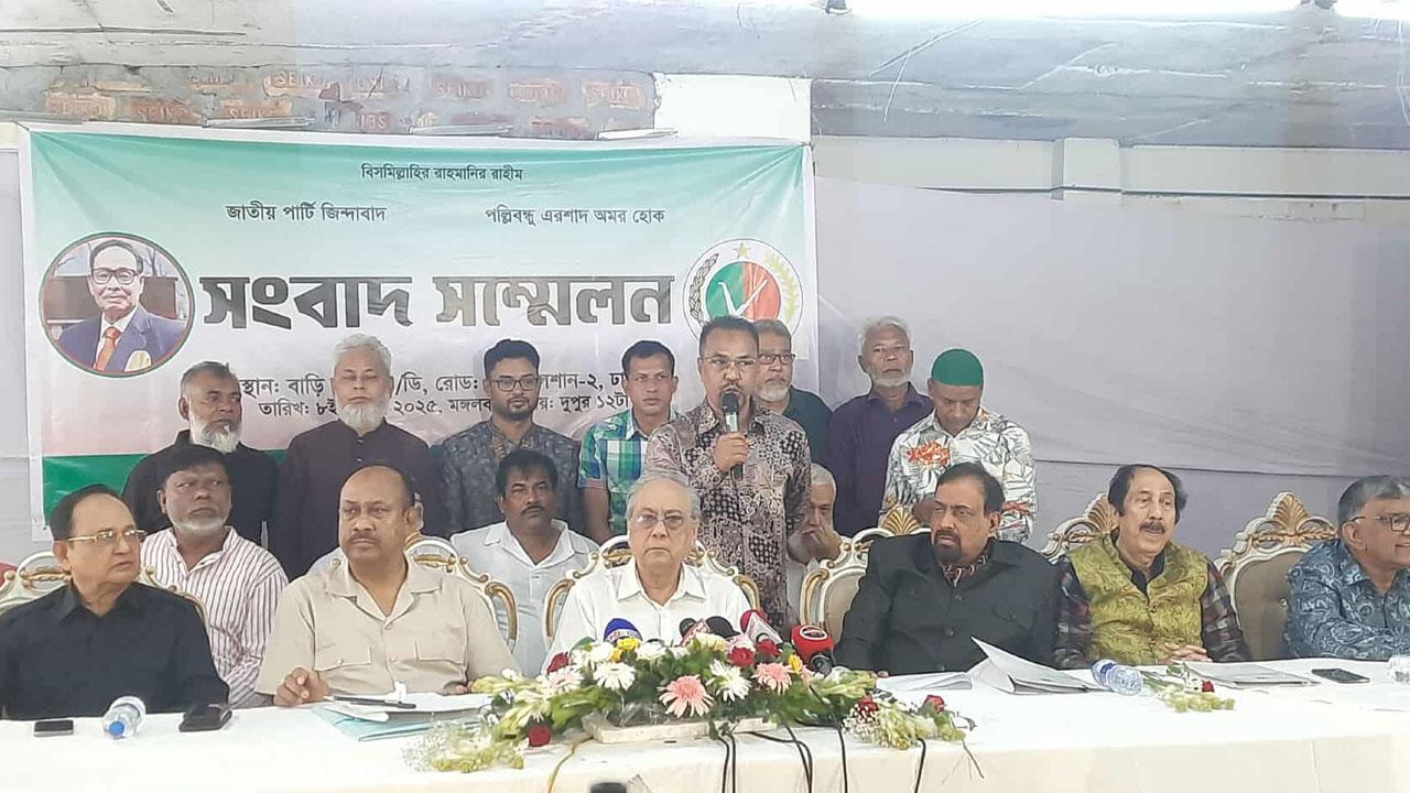 জাপা চেয়ারম্যানের প্রতিটি সিদ্ধান্ত স্বৈরাচারী মনোভাব: সংবাদ সম্মেলনে আনিসুল ইসলাম মাহমুদ