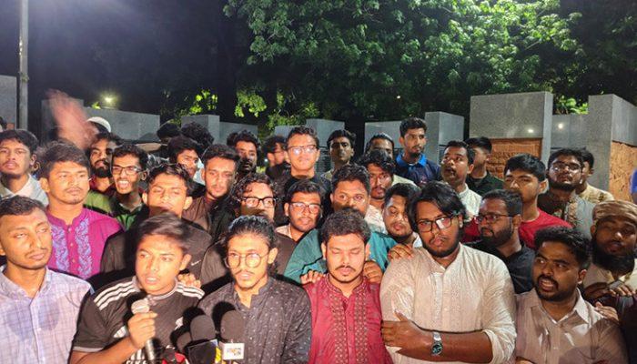 পাথর মেরে ব্যবসায়ীকে হত্যার প্রতিবাদে ঢাবিতে বিক্ষোভ