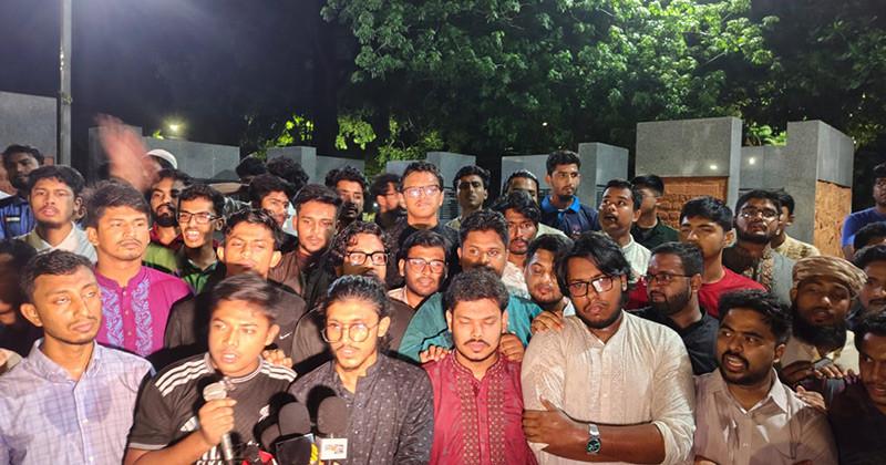 পাথর মেরে ব্যবসায়ীকে হত্যার প্রতিবাদে ঢাবিতে বিক্ষোভ