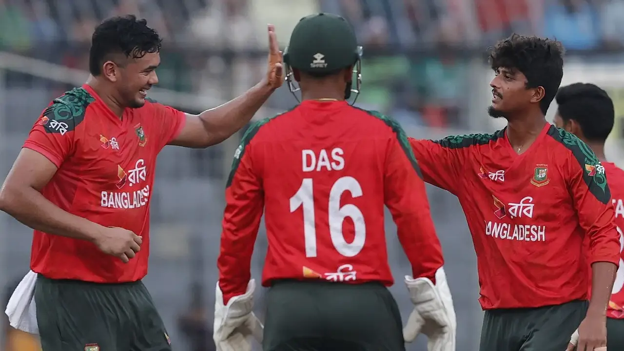 মিরপুরে টাইগার বোলিং ঝলকে বিধ্বস্ত পাকিস্তান