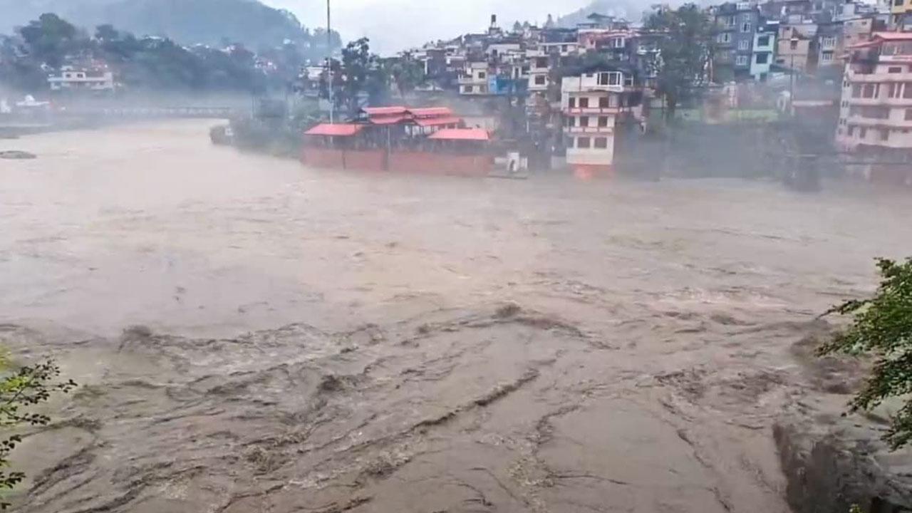 বড় দুর্যোগের কবলে ভারতের হিমাচল