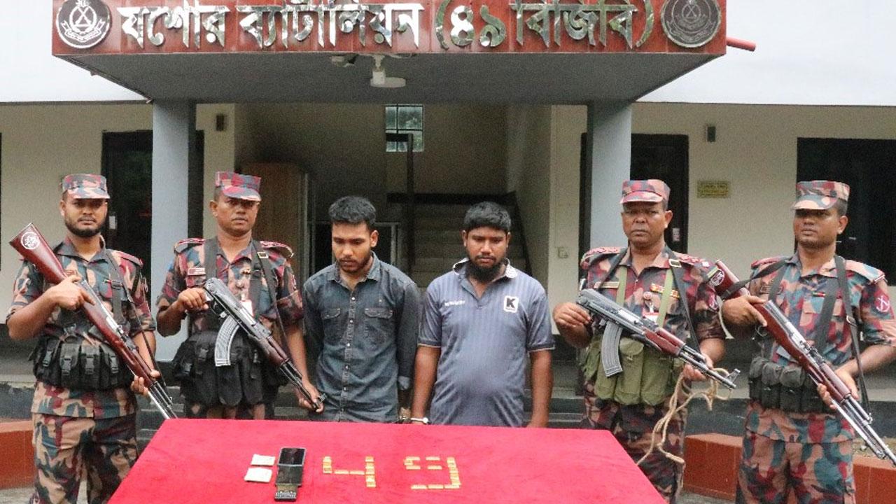 যশোরে ২৩টি স্বর্ণের বার উদ্ধার, আটক ২