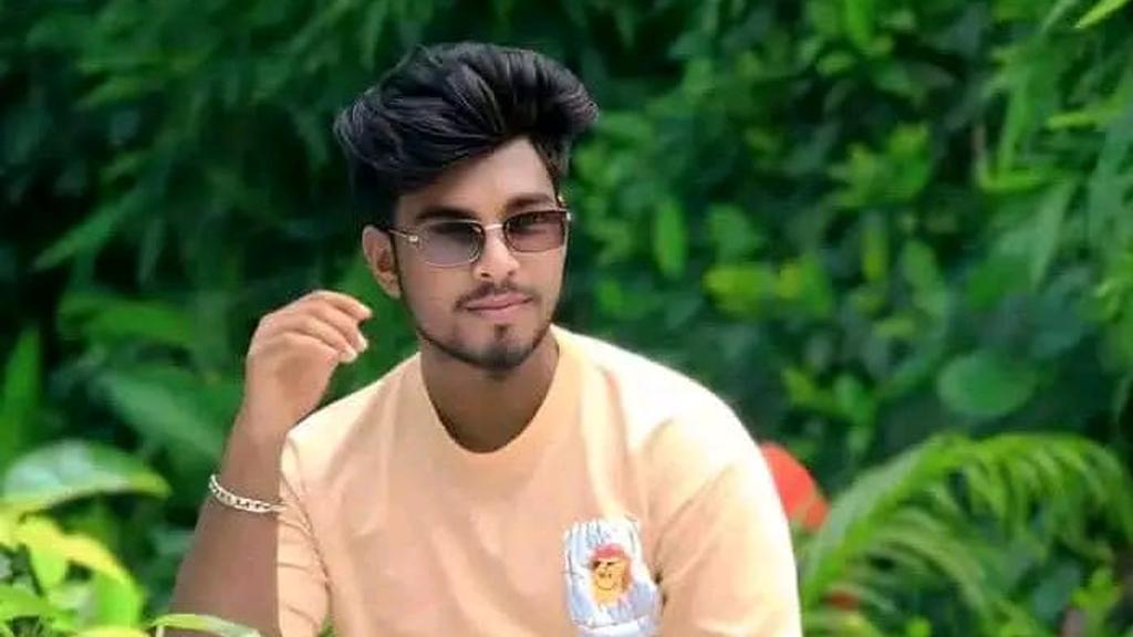 আকাশমণি গাছে ঝুলছিল তরুণের মরদেহ