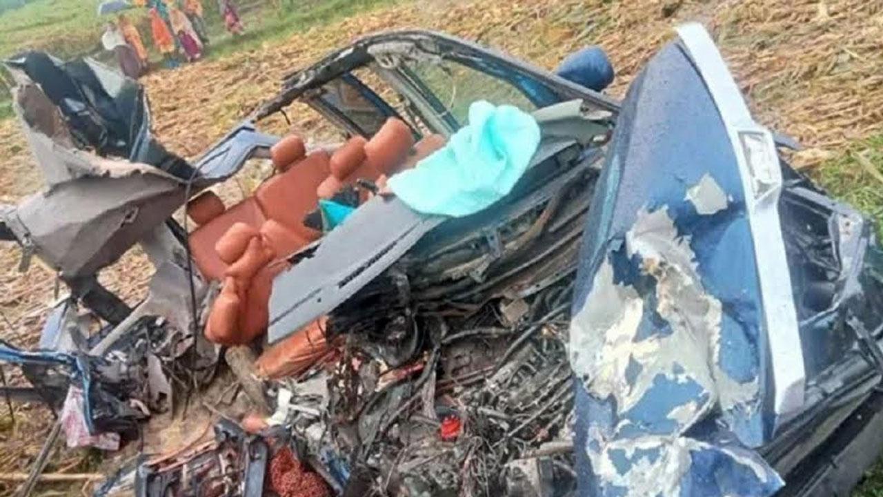 নাটোরে ট্রাক-মাইক্রোবাসের মুখোমুখি সংঘর্ষে নিহত ৬