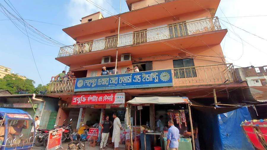 শেরপুর চেম্বার অব কমার্সের নির্বাচনে সাধারণ ও সহযোগী পরিচালক পদে লড়ছেন ৩৪ প্রার্থী
