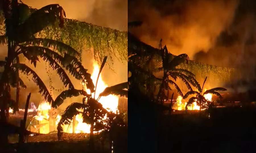 ঝিনাইগাতীর তিনানী বাজারে অগ্নিকাণ্ডে দোকান পুড়ে ছাই, ব্যাপক ক্ষয়ক্ষতি